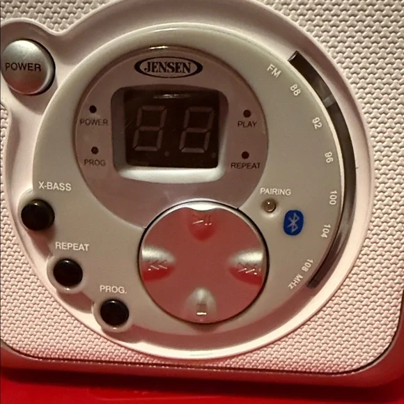 Jensen silver and white stereo cd player/radio - Picture 5 of 9